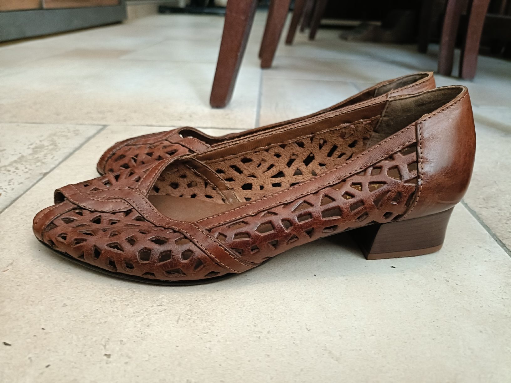 Scarpe da donna: scarpe donna gr. 38 – Usato da Lostallo venduto da cha_lx5j