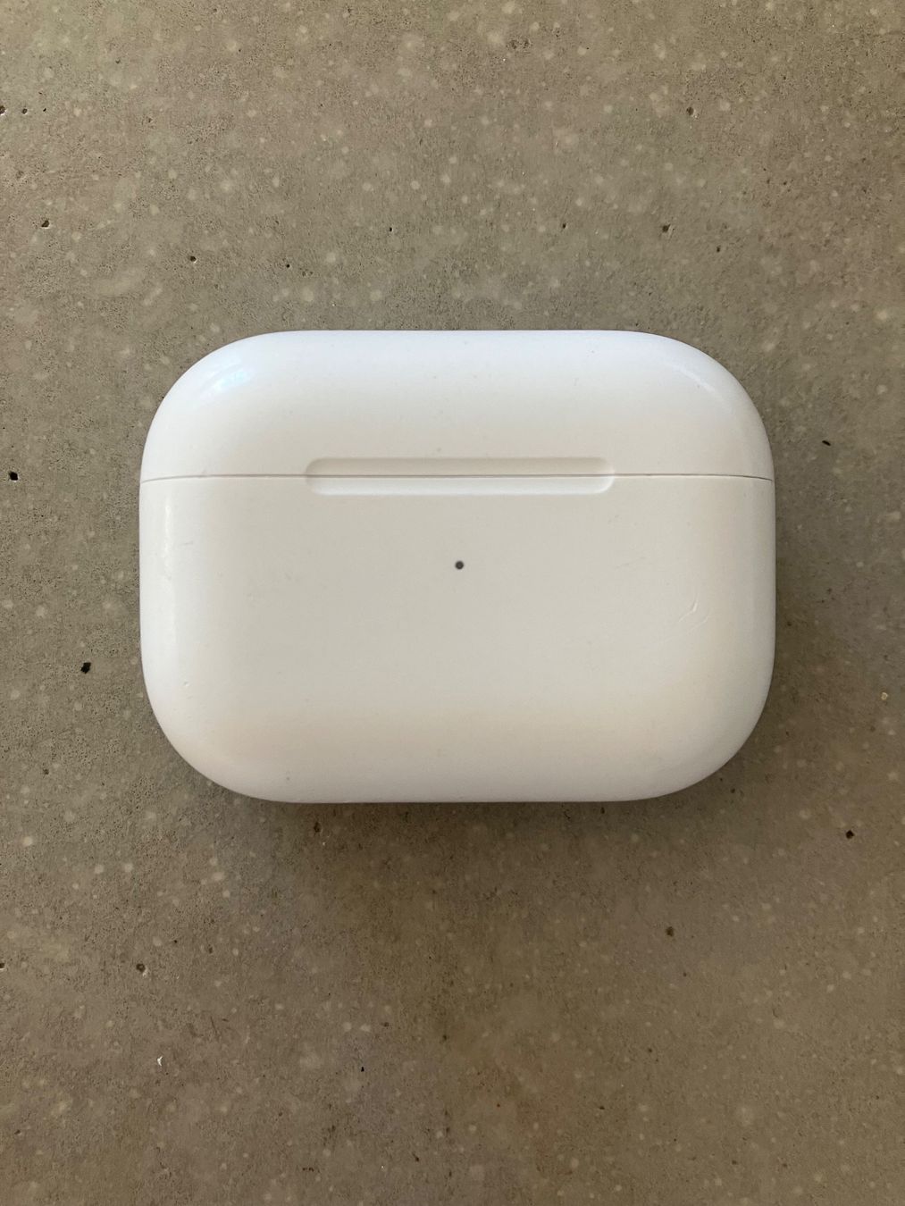 Apple Cuffie: Apple AirPods Pro 1 Charging Case – Usato da Lausanne venduto da mr.v 1