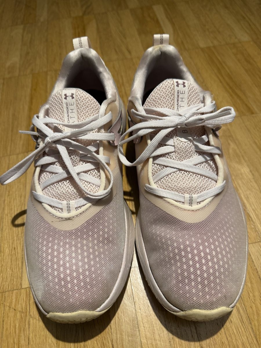 Damenschuhe: Under Armour Laufschuhe Damen Grösse 39 – Gebraucht aus St. Gallen von Meelll