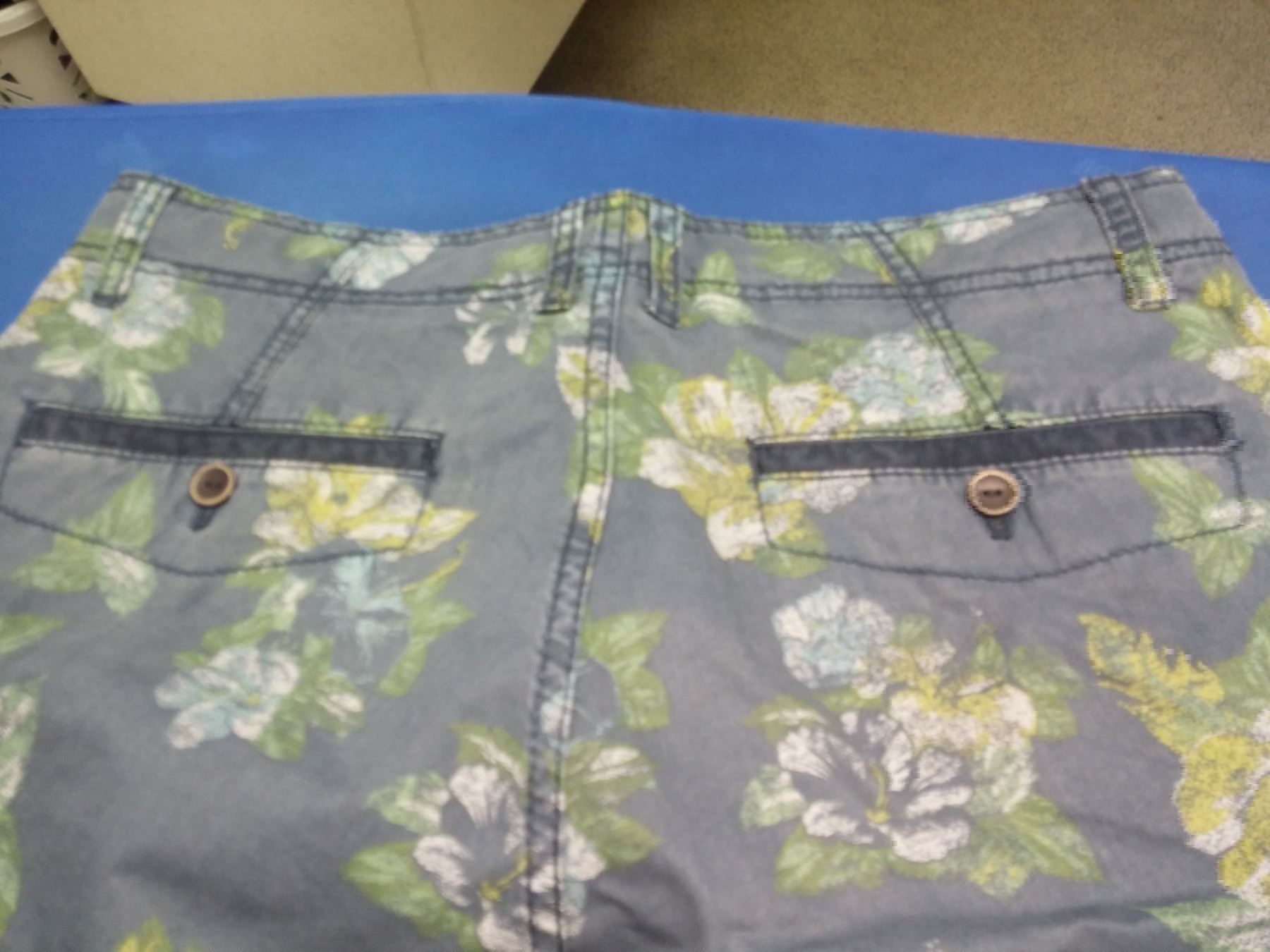 Esprit Pantaloni: ESPRIT Herren Shorts Gr 31 – Usato da Langnau am Albis venduto da Judithsebi 5