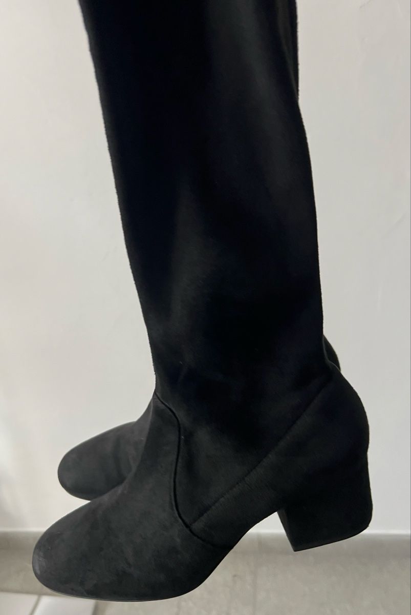 Marc Cain Damenschuhe: Marc Cain Overknee-Stiefel Gr.36 – Gebraucht aus chur von Ika11