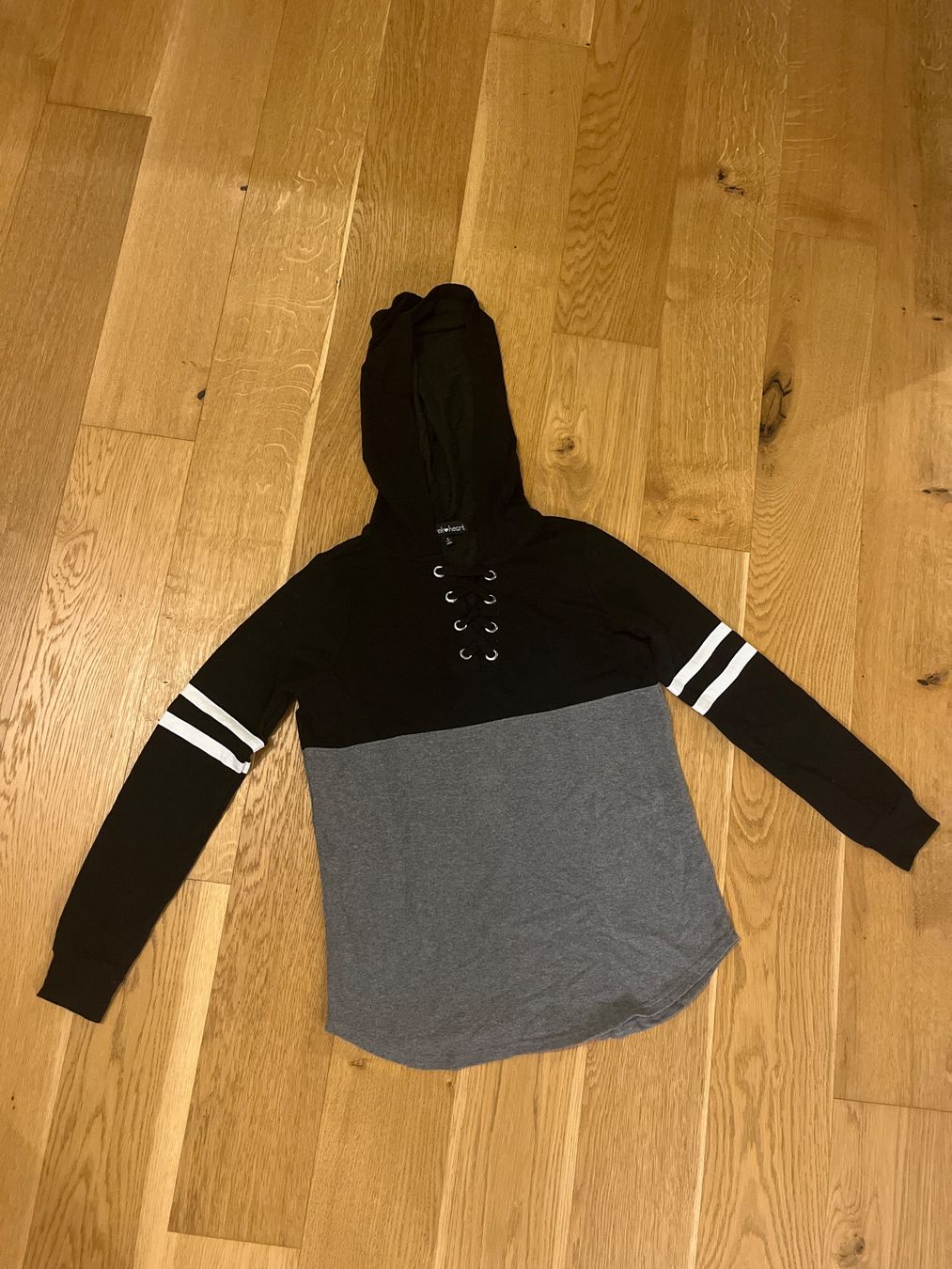 Pullover & Sweatshirts: Pullover – Gebraucht aus Zofingen von saaraaah___