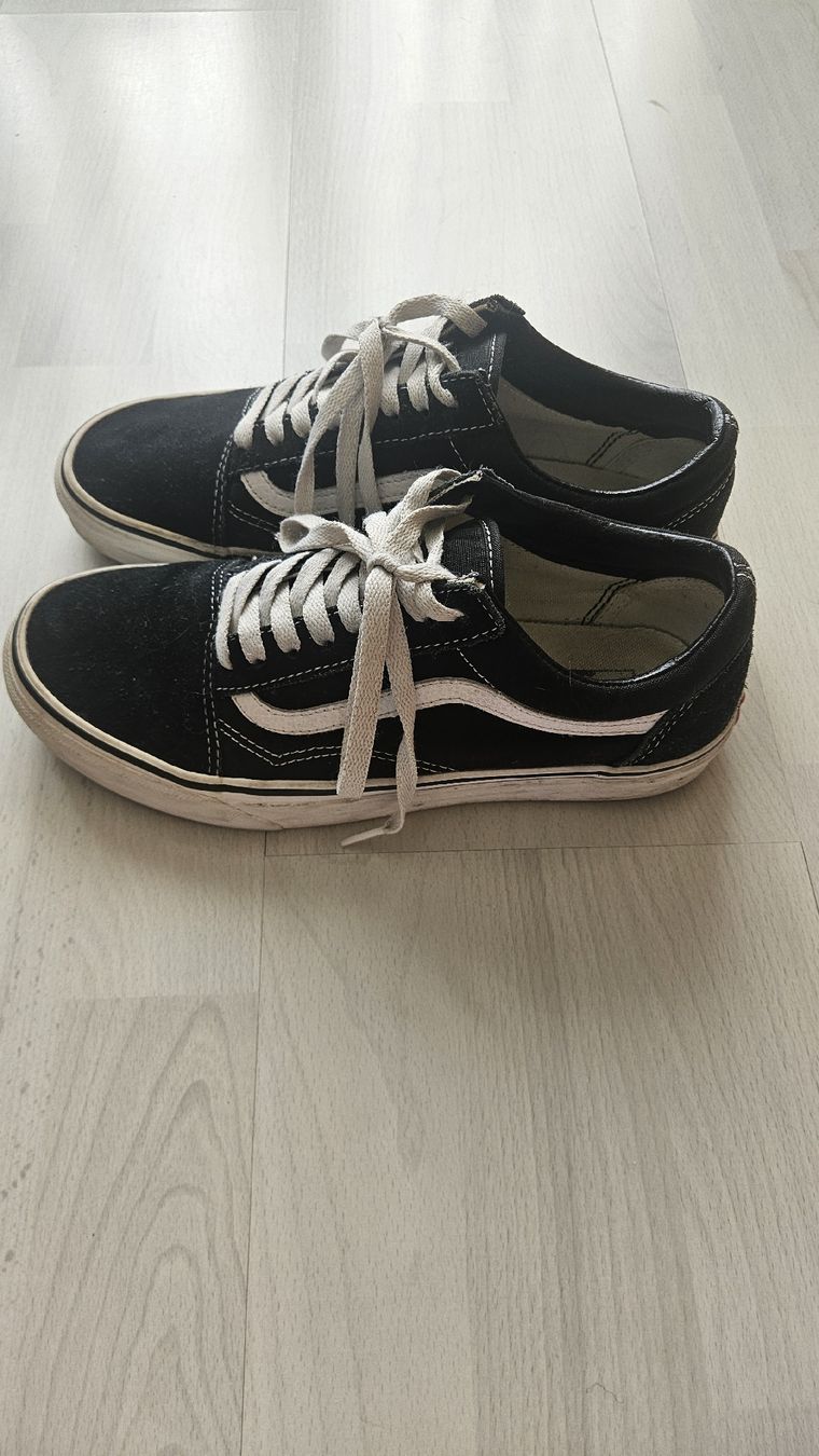 Vans Scarpe da donna: Vans Old Skool Sneaker Schwarz Weiss Grösse 39 – Usato da Möriken AG venduto da eni_2qn2 2
