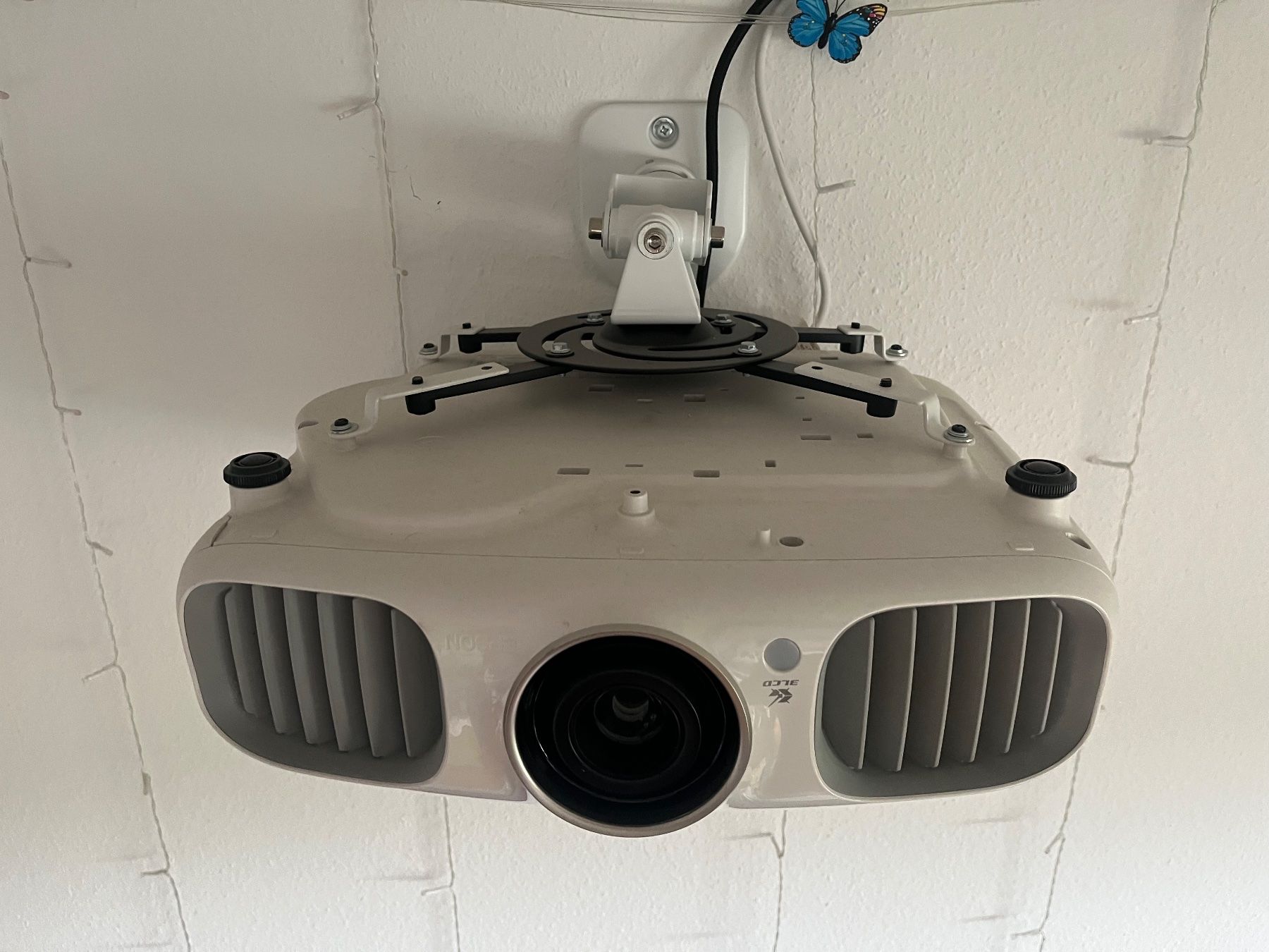 Epson Proiettori: Epson EH-TW5900 Beamer – Usato da Luzern venduto da TilaShe 3