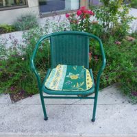 Charmanter Gartenstuhl - dunkelgrün - mit Sitzkissen (S256)