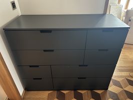 Schwarze Ikea Nordli Kommode mit 8 Schubladen