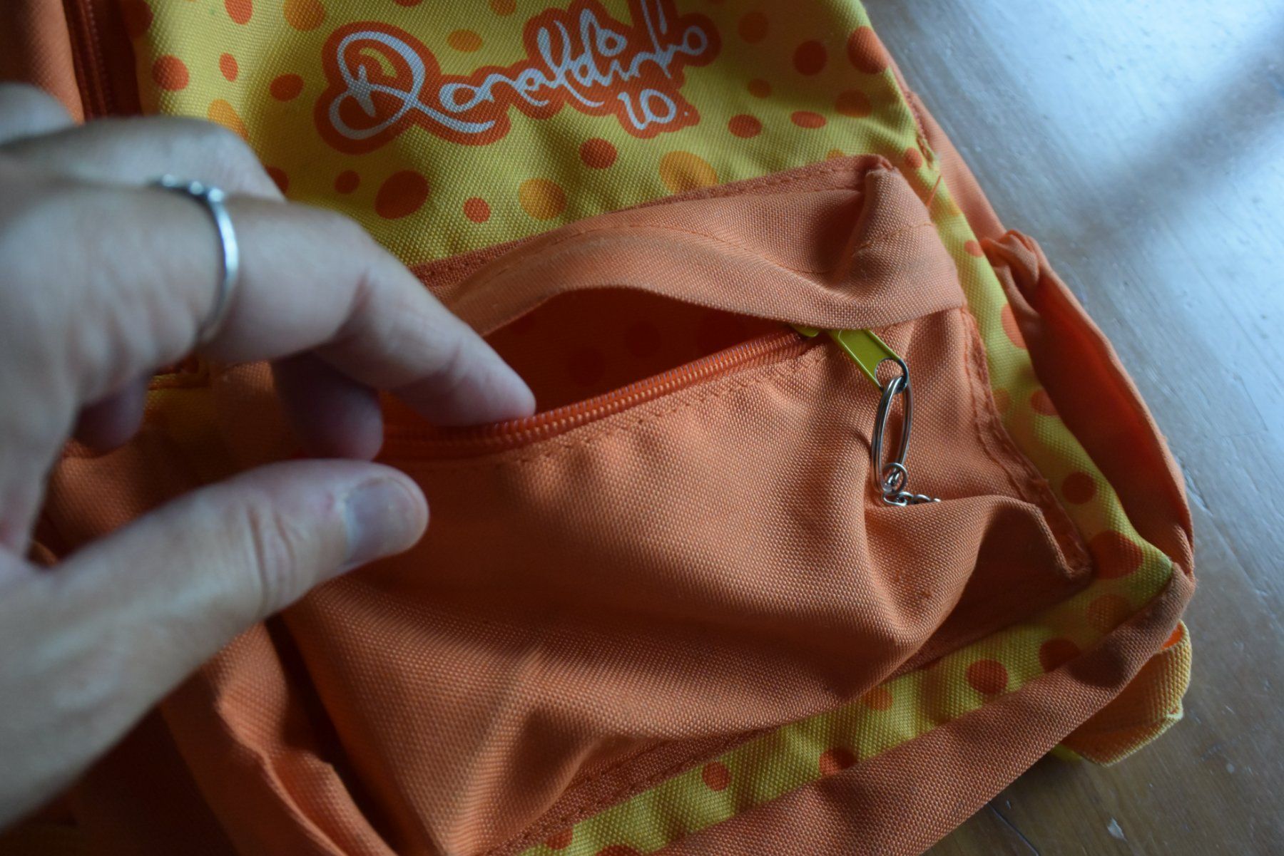 Borse & Zaini: Oranger Kinderrucksack (Krippe, KiGa, etc. mit einem Monster – Usato da Densbüren venduto da TutaLarsen 4