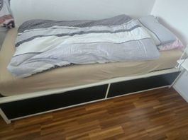 Bett mit Matraze und Lattenrost und 2 Schubladen
