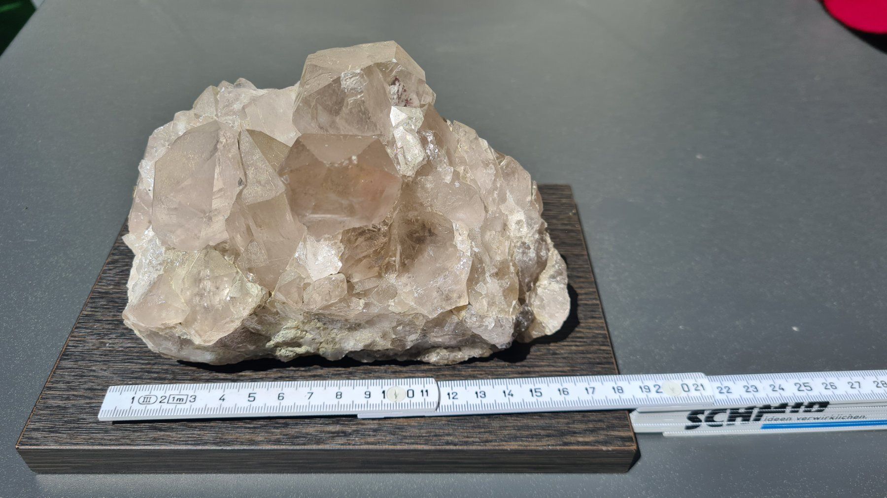 Minerali & Pietre curative: Quartz Kristallgruppe – Usato da Andermatt venduto da Bozel