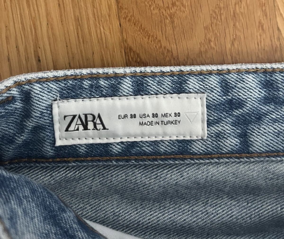 Zara Jeans: ZARA flared jeans light blue – Usato da Zürich venduto da Zurich.Seefeld 1