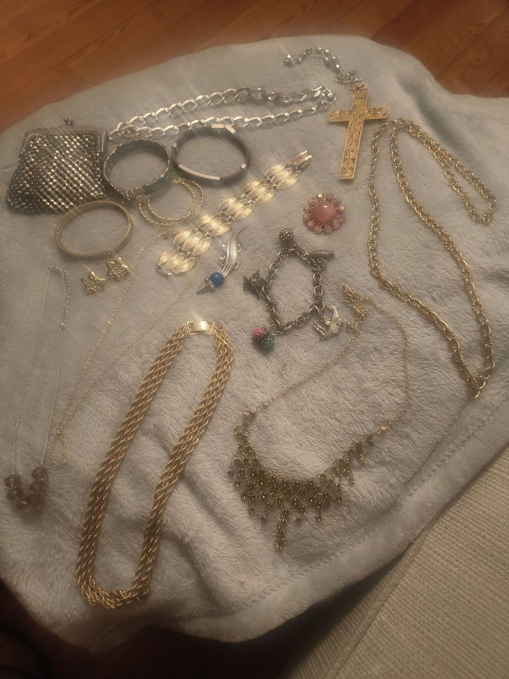 Sonstiger Schmuck: Lot bijoux diverses – Gebraucht aus Pampigny von Nathbn