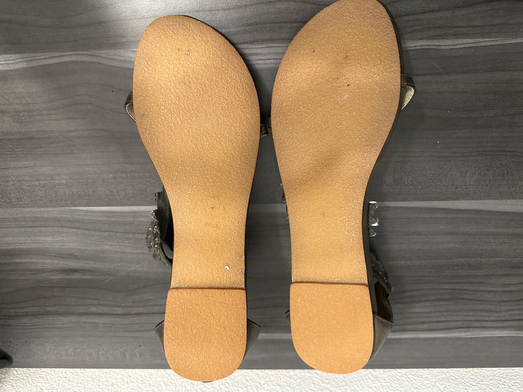Scarpe da donna: Sandaletten flach Größe 42 – Usato da Aarburg venduto da Tonija 3