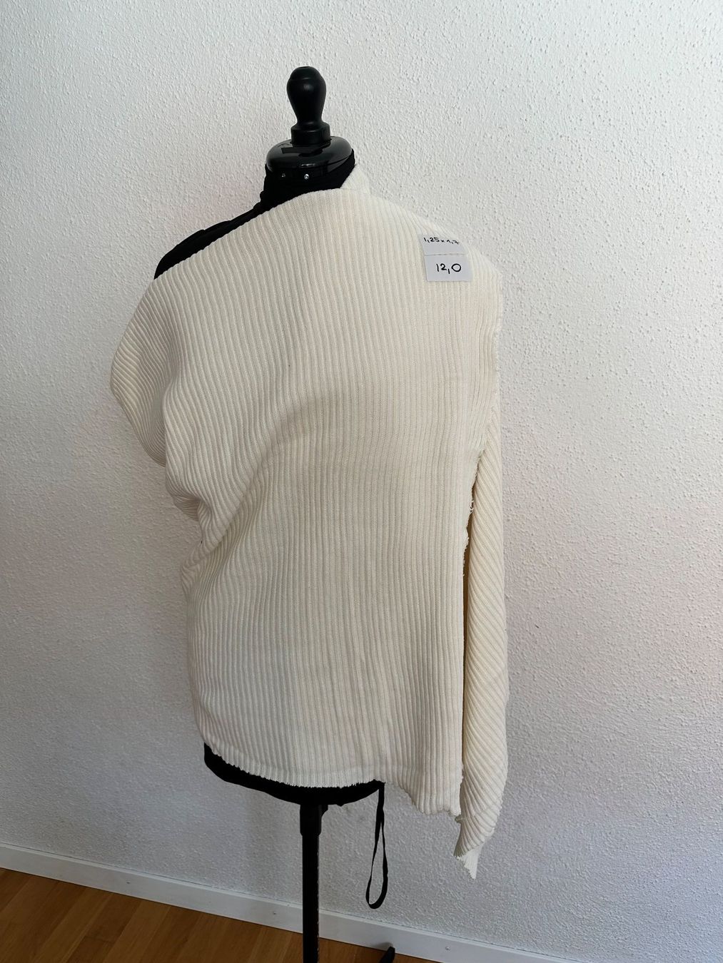 Stoffe: Strickstoff 1,25m x 1,7m – Neu (gemäss Beschreibung) aus Bad Zurzach von Anabenae