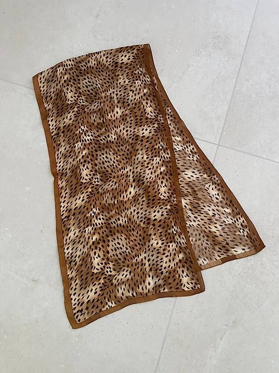 Foulard & Sciarpe: Vintage Seidentuch Animal-Print – Usato da Merlischachen venduto da GlamGarb 1