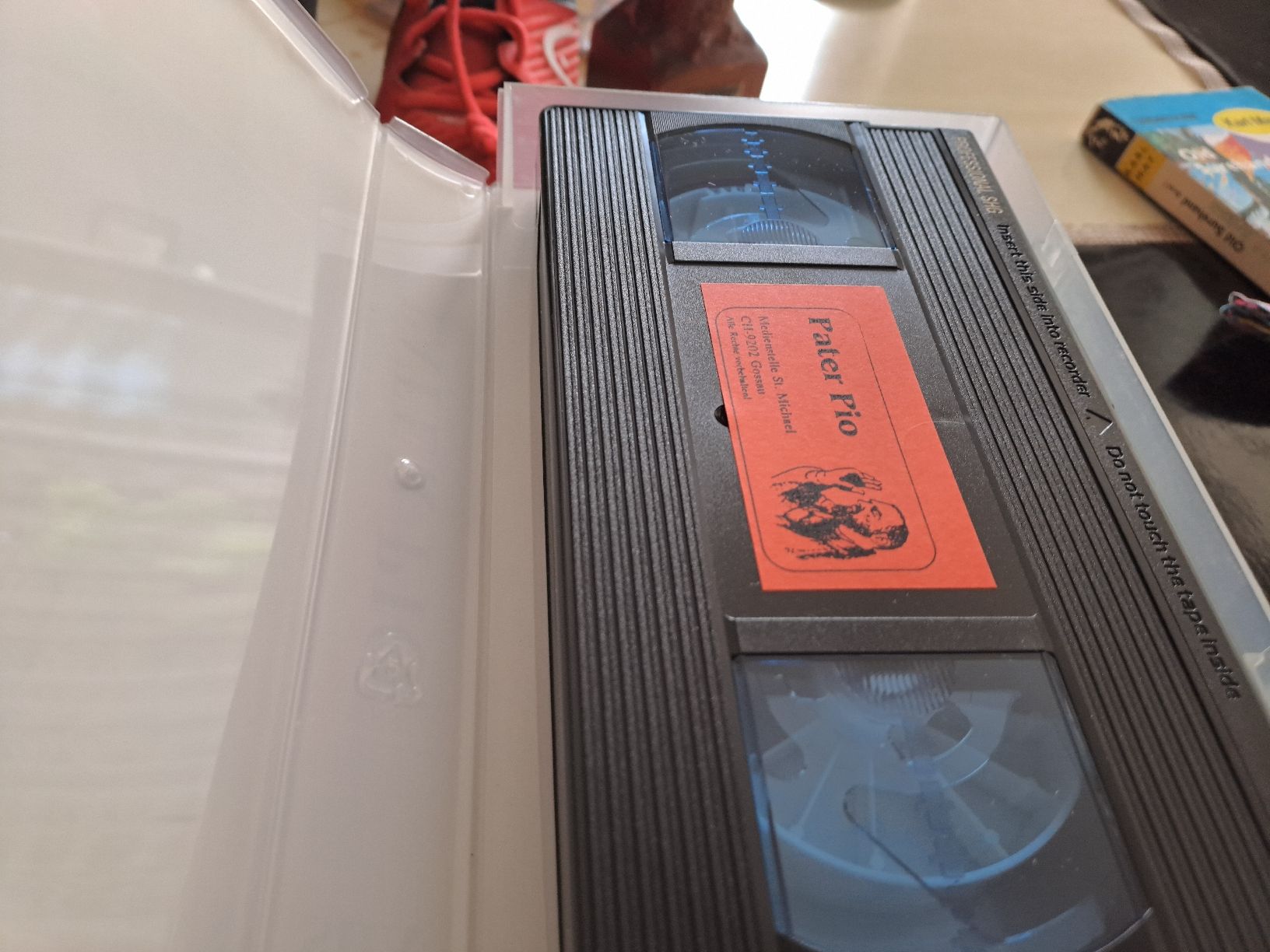 Tutti i DVDs: Peter Ritz Dokumentarfilm VHS - Eine Schweizer Geschichte – Usato da Zürich venduto da Schoebi19 3