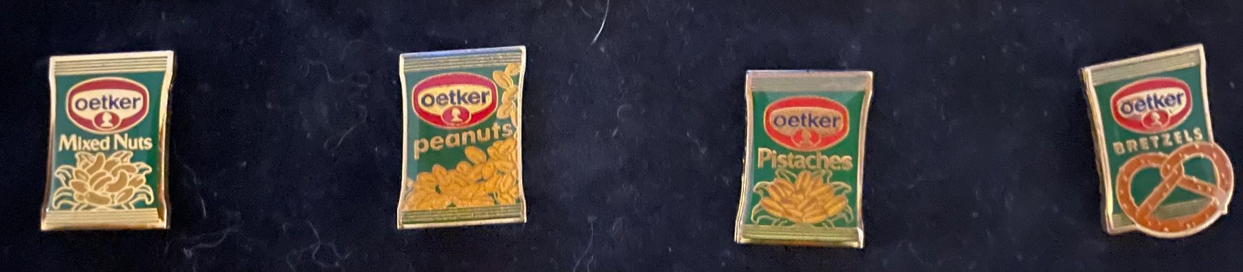 Placchette & Badge: Knabbereien Pins, Dr. Oetker - 90er – Nuovo e nell'imballaggio originale da Zell ZH venduto da johsu79