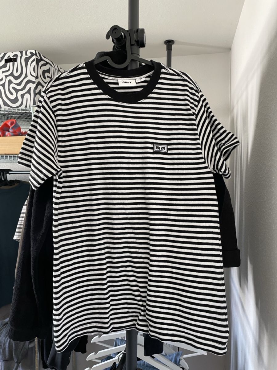 Obey T-shirt: OBEY T-Shirt, gestreift – Usato da Wolfhausen venduto da t_klauser