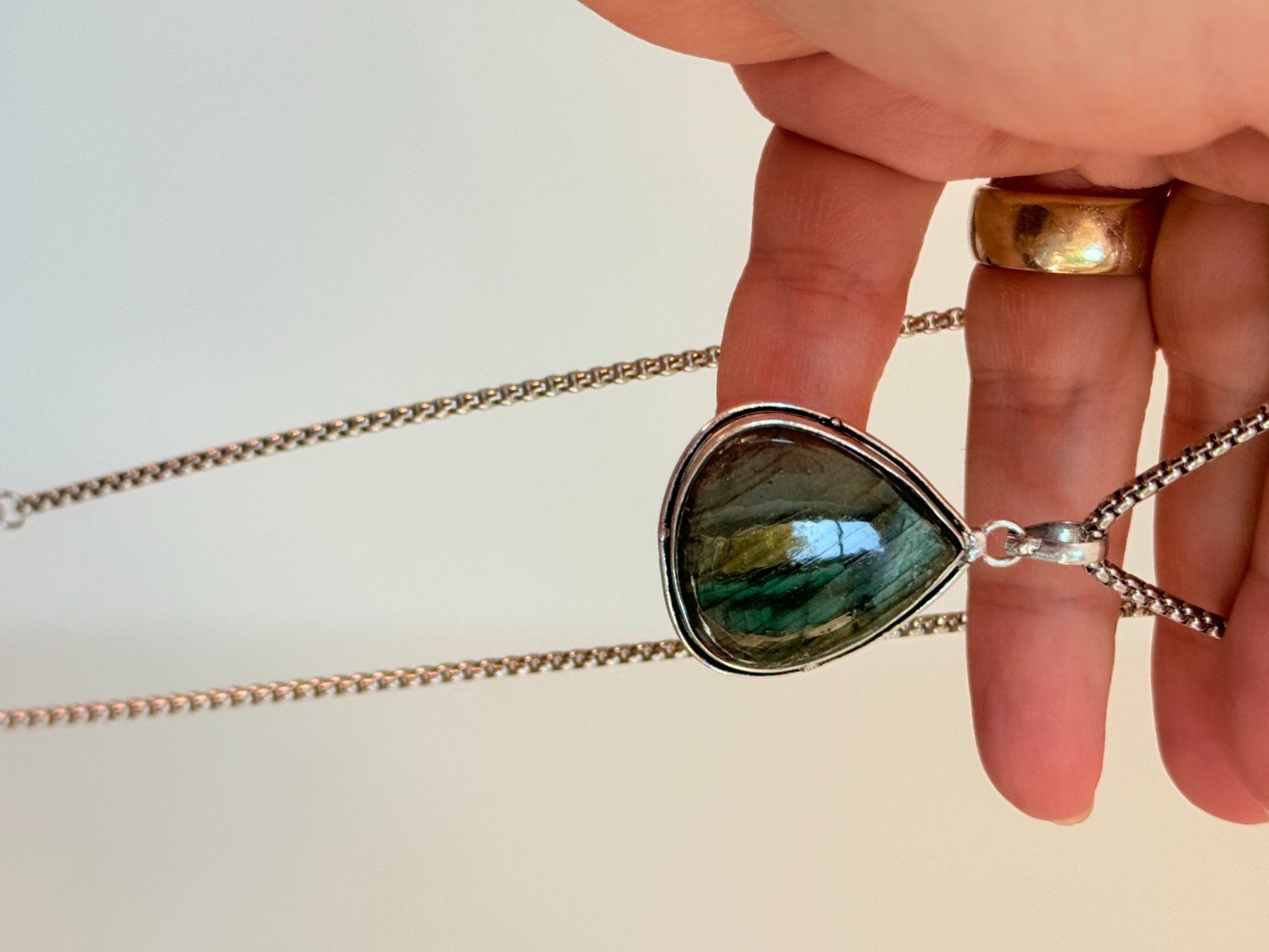 Catenine: Collier avec pendentif pierre labradorite forme goutte – Nuovo e nell'imballaggio originale da Genève venduto da AWWA 1