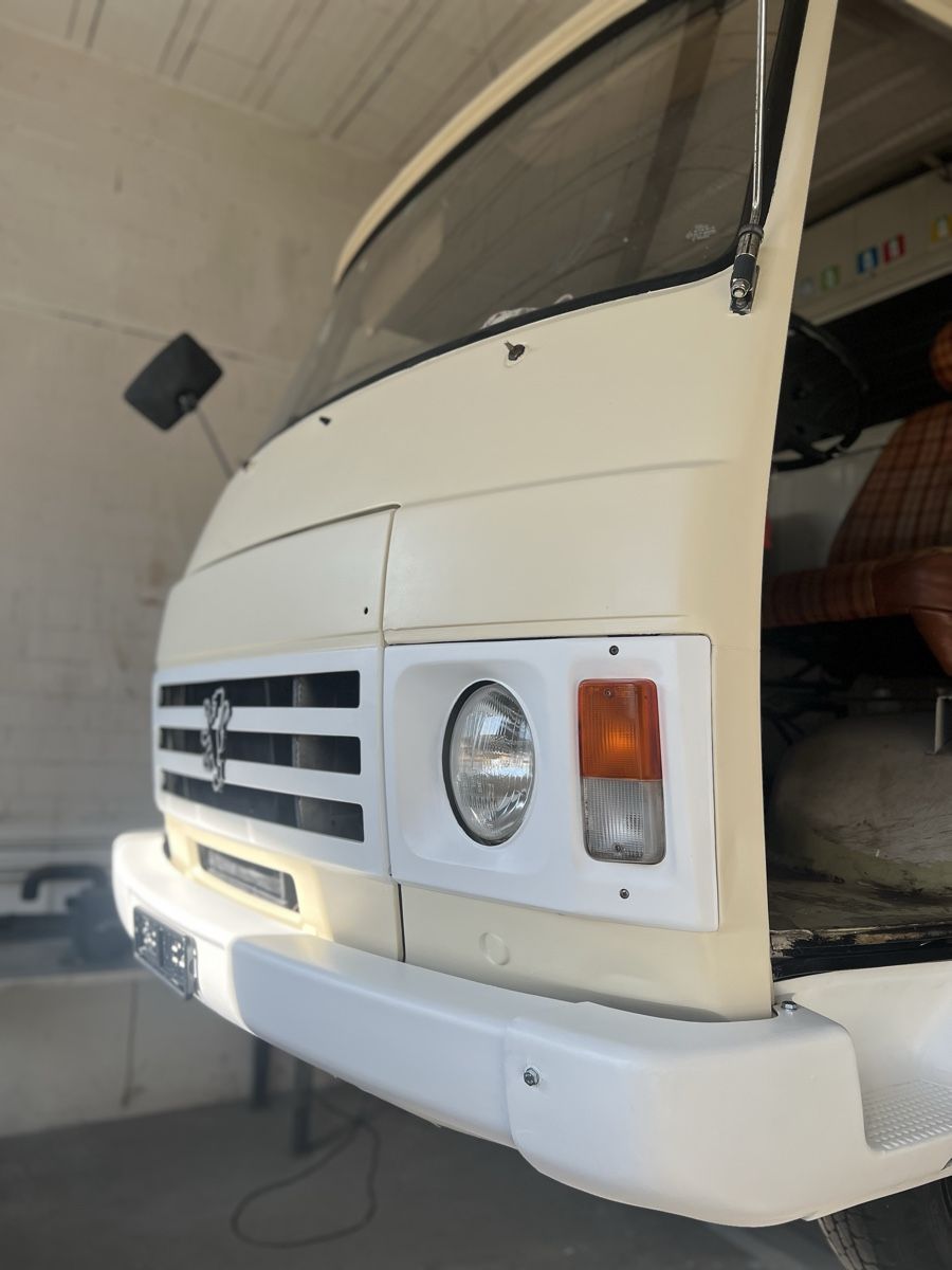 Peugeot Véhicules de camping: Peugeot J9 Camper Bus – D'occasion à Solothurn par and_fv56 3