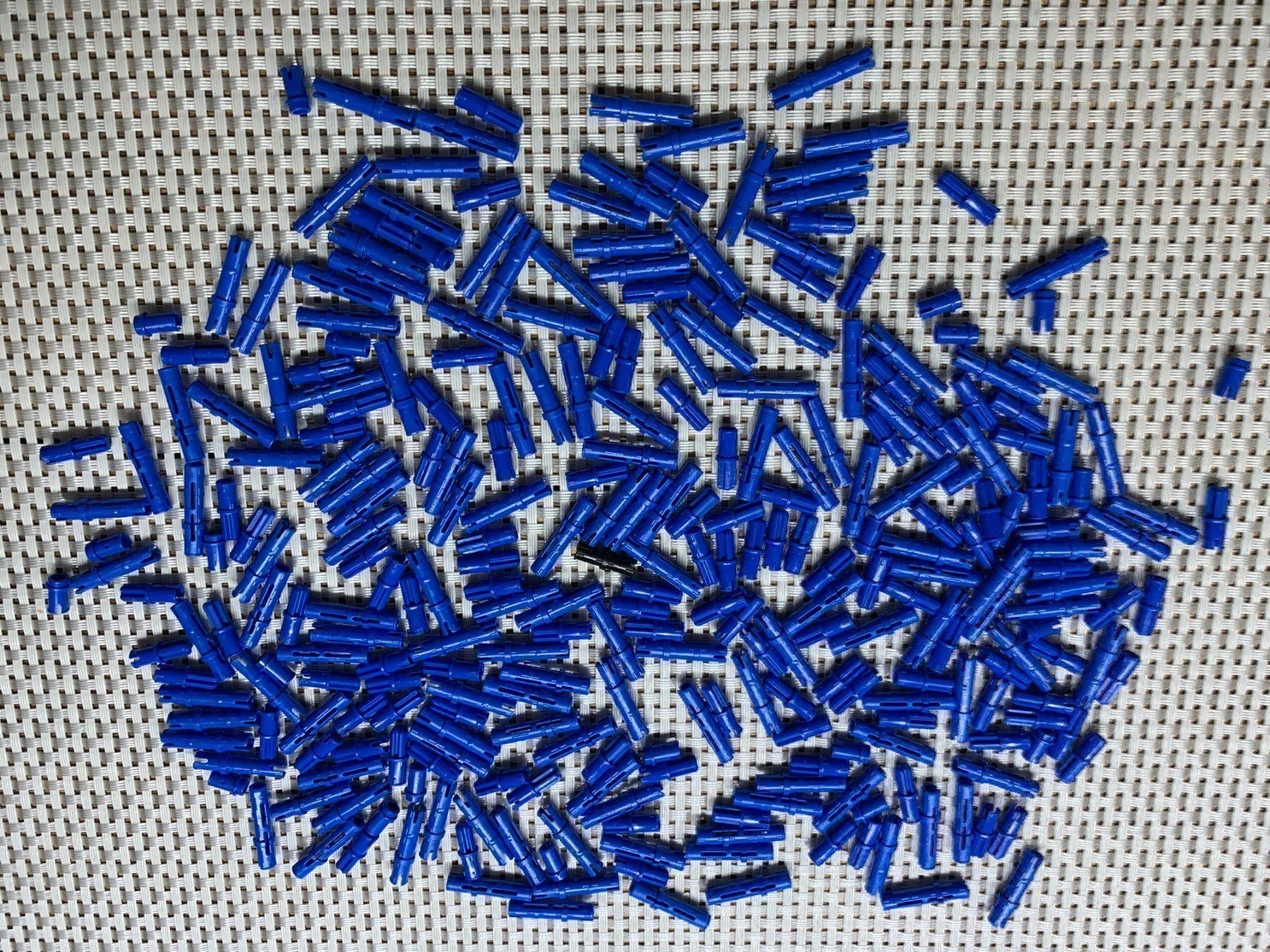 Lego Kit di costruzioni: Lego Technik blaue Pins Stecker 42030 – Usato da Buochs venduto da Techtelmechtel