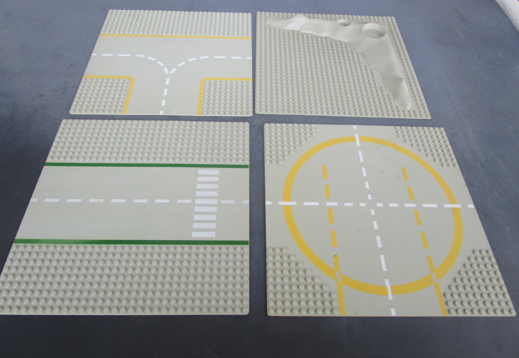 Lego Kit di costruzioni: LEGO Mond / Space Sets mit 4x Platten – Usato da Rapperswil SG venduto da Ralphy 8