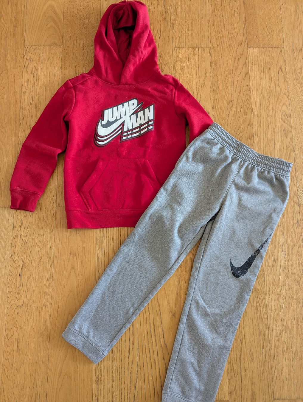 Nike Lotti & Set di vestiti: Nike Grösse 116 - 122 – Usato da Wallisellen venduto da Taurusit