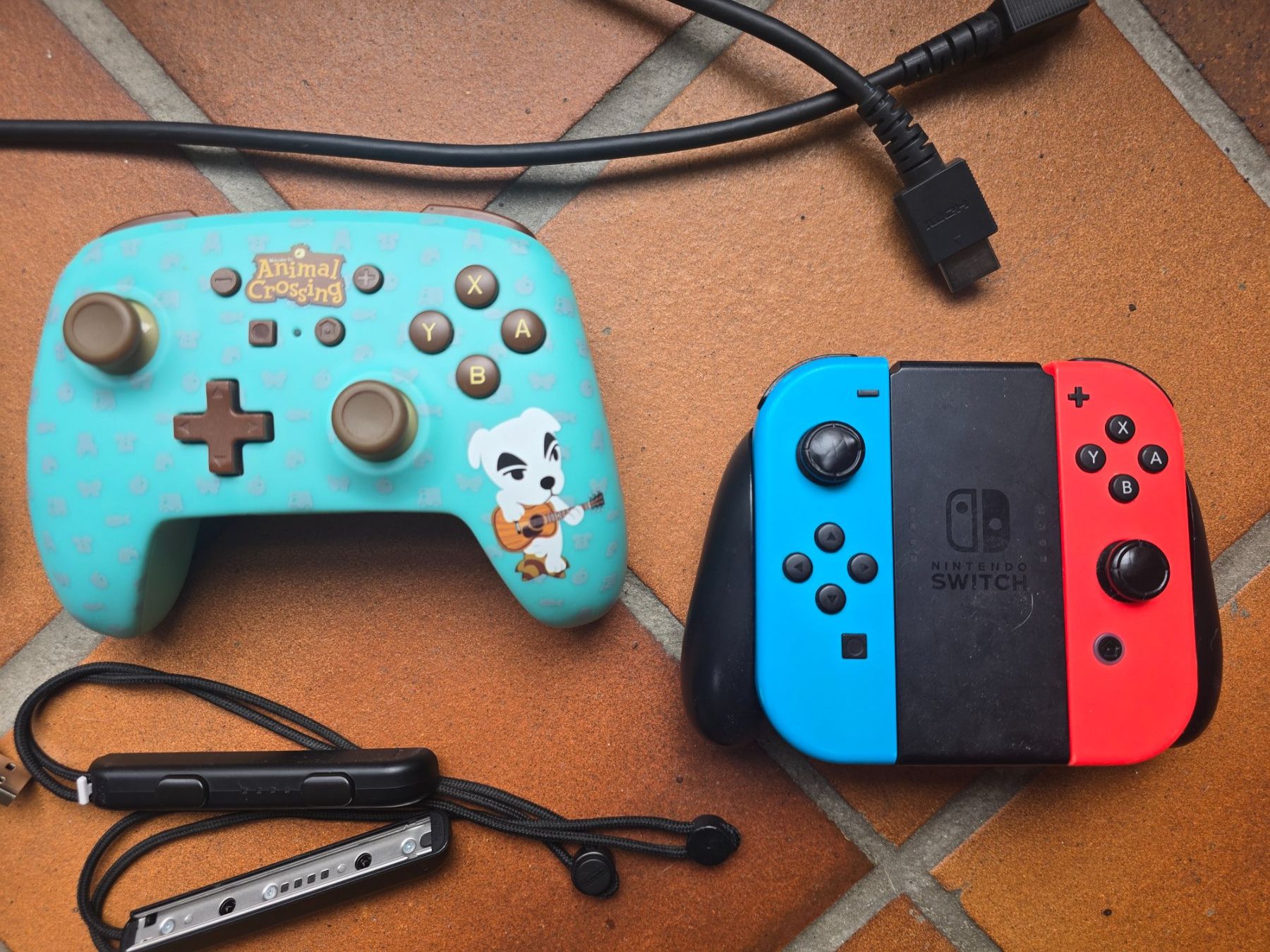 Nintendo Consoles: Nintendo Switch Complete set – 4-Player Multiplayer Bundle – D'occasion à Chavannes-des-Bois par sarahzo 1