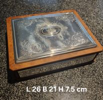 Schmuck Schatulle Holz Metall verziert 26x21x7.5 cm