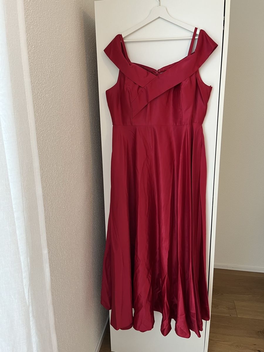 Kleider: Abendkleid – Gebraucht aus Amriswil von aykelinee