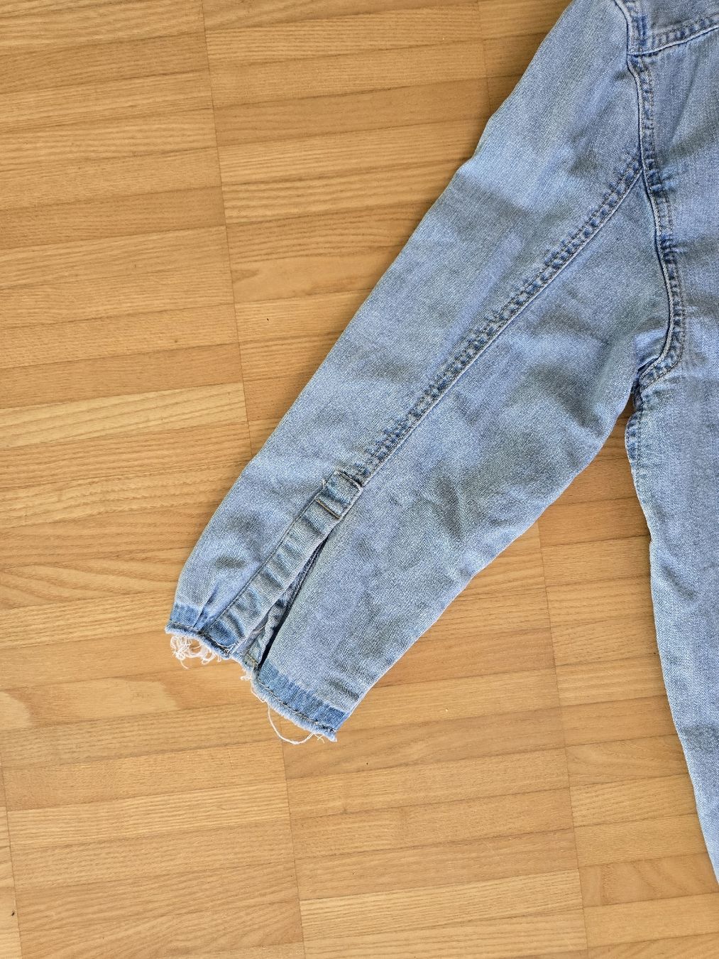 Camicie: Cooles Jeanshemd -jacke im Oversize Look – Usato da St. Gallen venduto da A.W.128 4