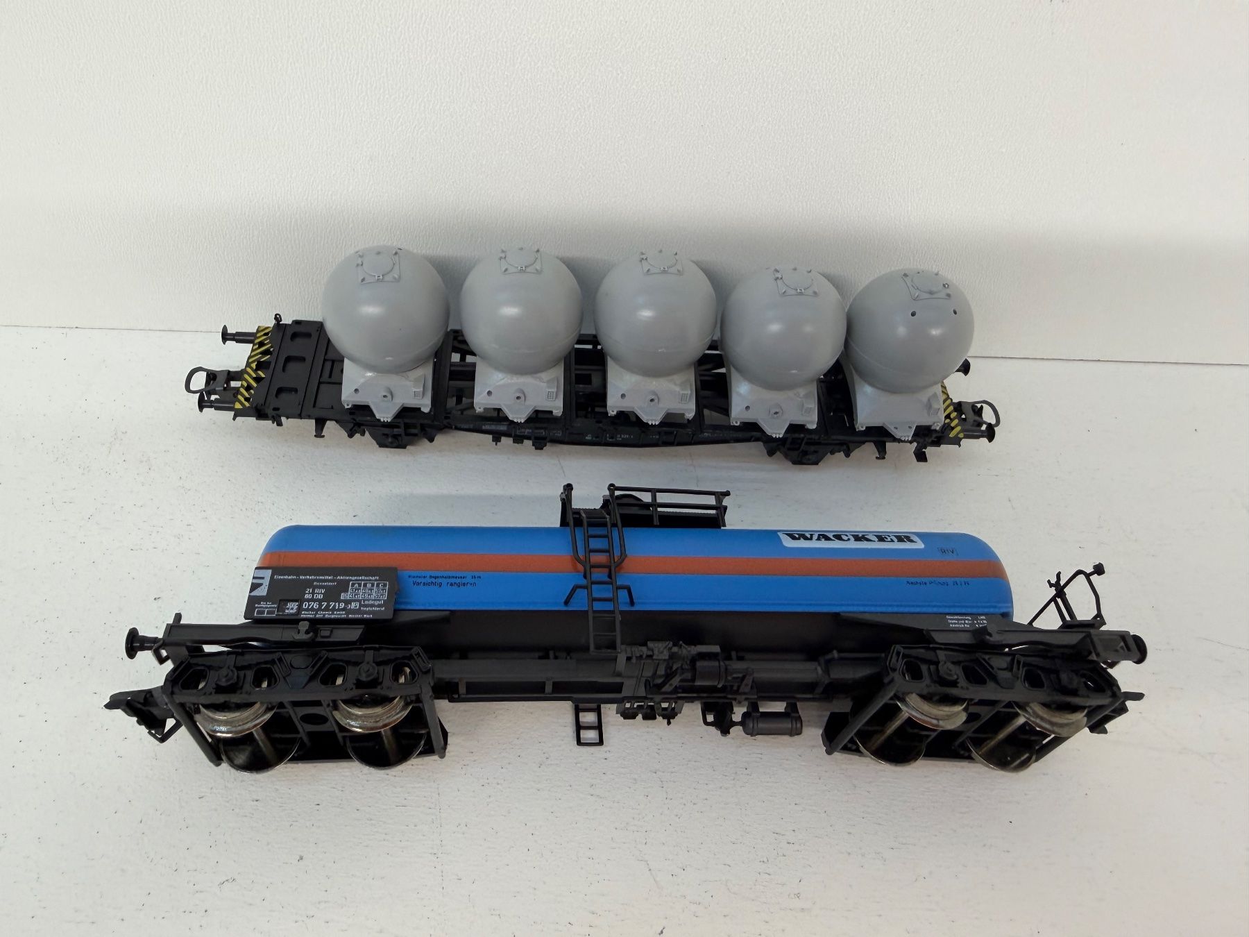 Roco Modellini di ferrovie: 2er Set Roco  4338 & 4354 GüterwagenSet DB – Usato da Büsserach venduto da ModellbahnDepot 3