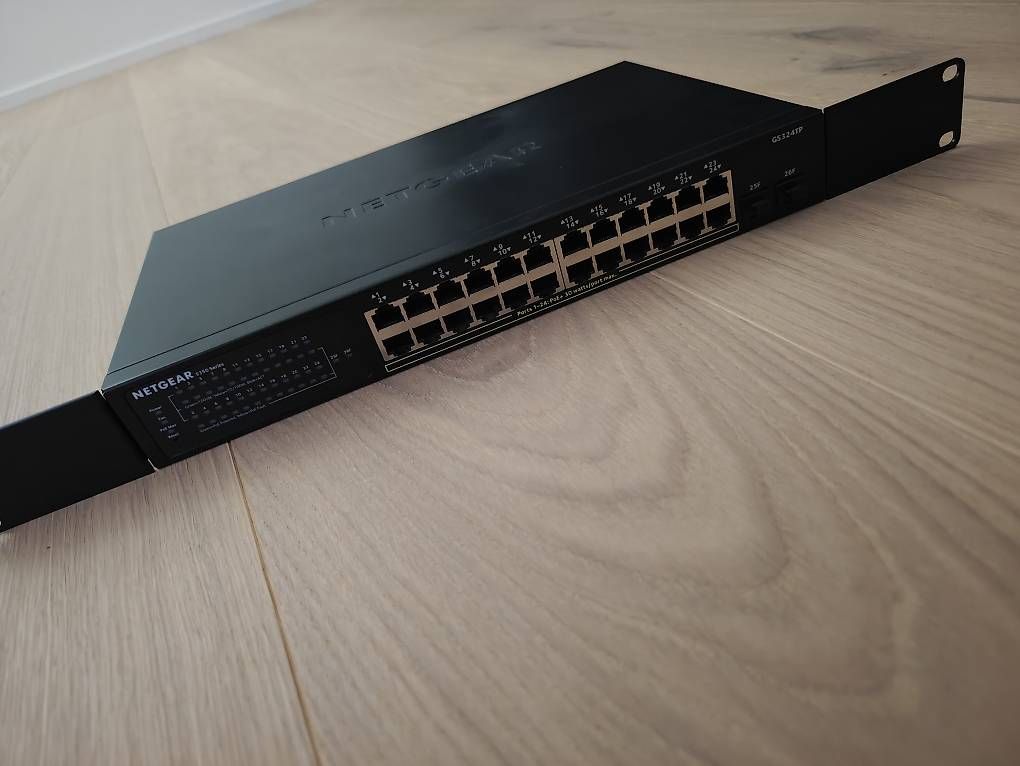 Hub & Switch: Netgear GS324TP Smart Managed PoE+ Switch – Usato da Allschwil venduto da mrweb 1
