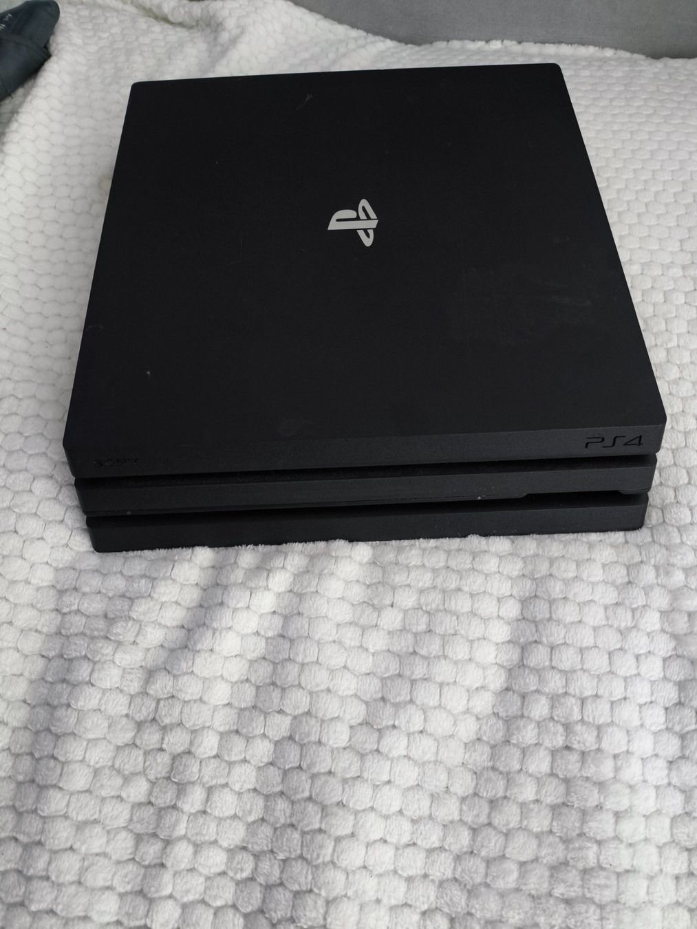 Sony Console: 🔥 Playstation 4 PRO, 1TB Version, komplett inkl. Controller – Difettoso da Höri venduto da BlueElephant 7