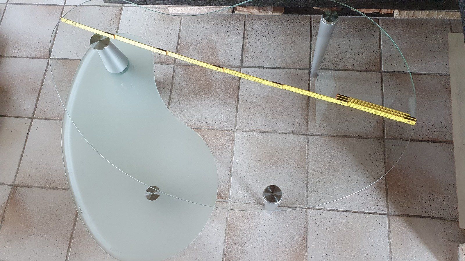 Set di tavolo e panche: Salontisch Glas, 3-Beinig – Usato da Steinach venduto da urs_kobler 1