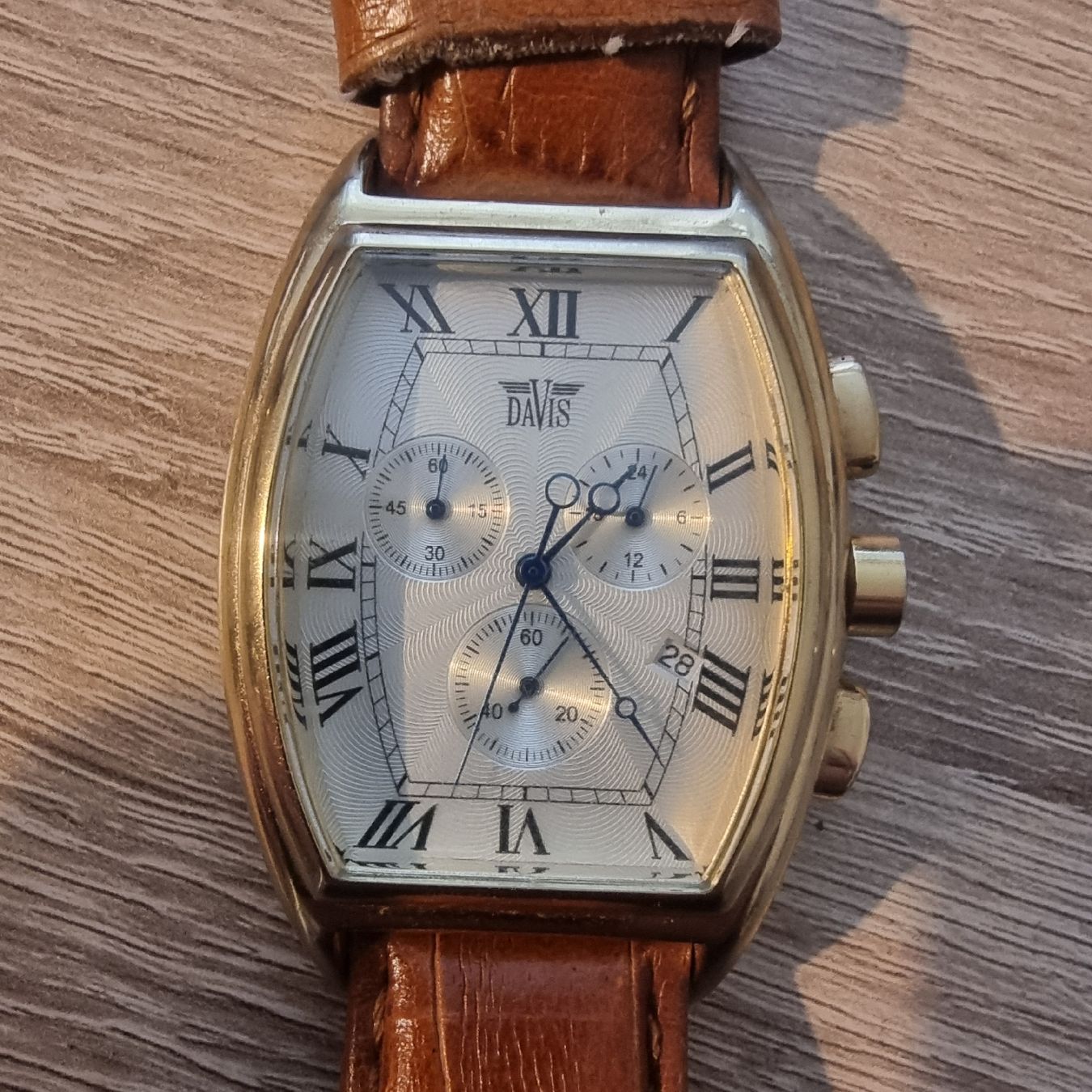 Montres: Montre Davis Chronographe Tonneau – D'occasion à Chessel par Helder77