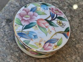 KUTANI Deckeldose Bonboniere asiatisch Frangipani Blüten.