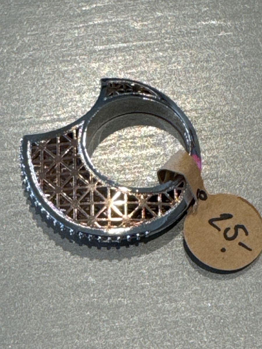 Bagues: Spezieller Ring Modeschmuck mit Muster, Grösse 18, Neu! – Neuf avec emballage d'origine à Lotzwil par Tgdromad 1