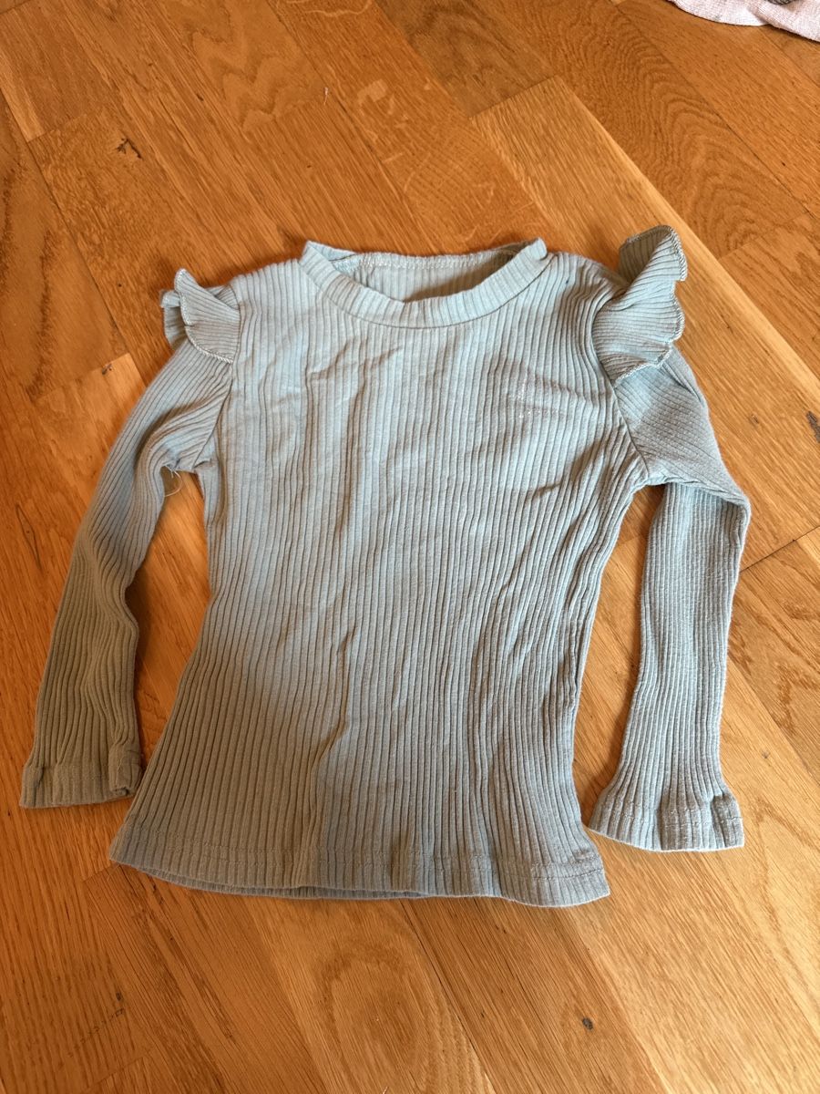Lotti & Set di vestiti: Mädchen Langarmshirts, Gr. 98/110 – Usato da Ottikon venduto da Domito 1