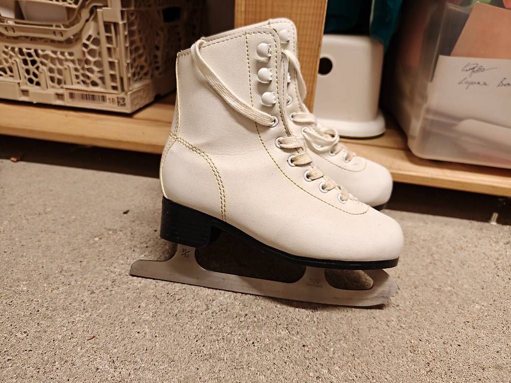 Schlittschuhe: Pattini da ghiaccio – Gebraucht aus Gravesano von sim_5glq 1