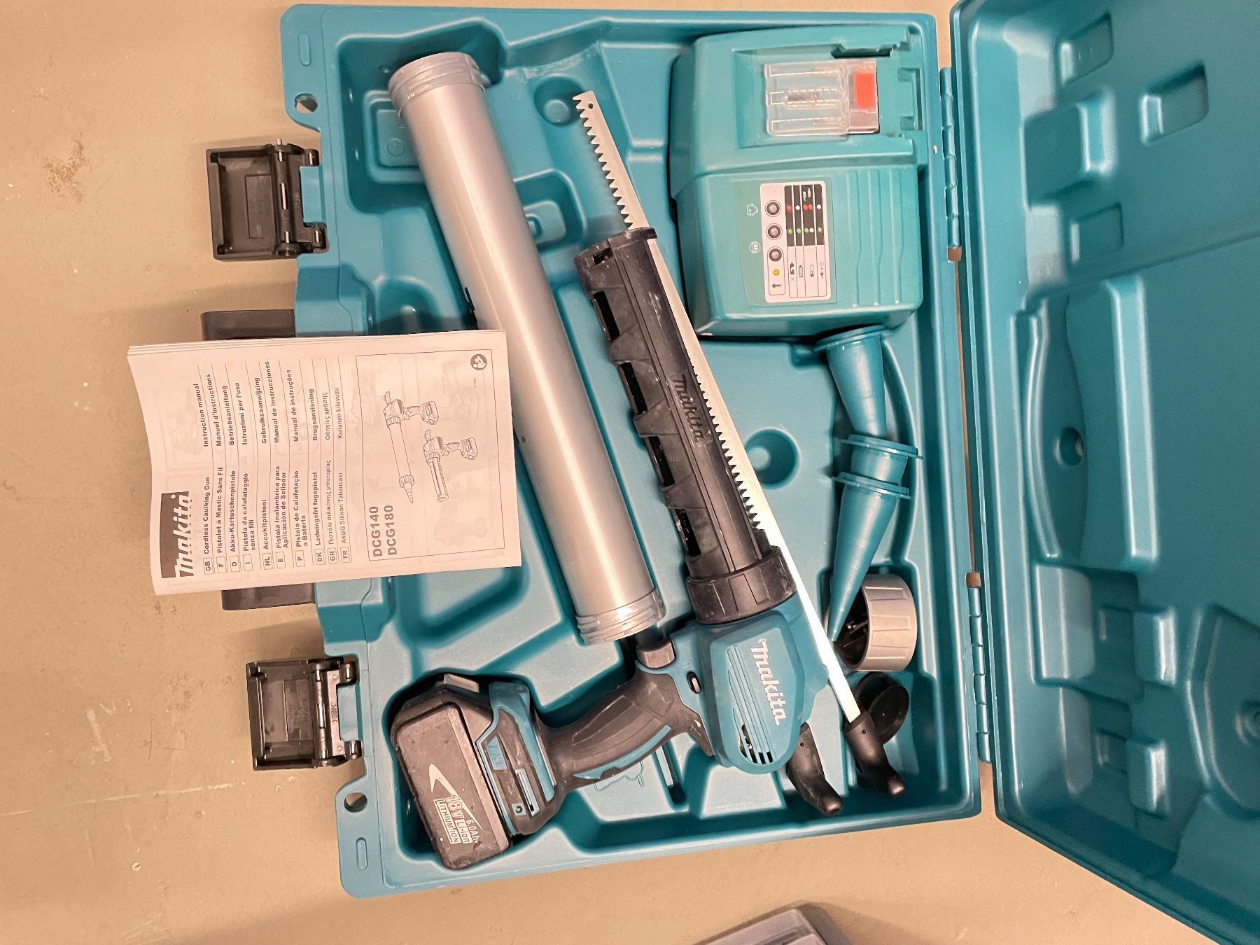 Makita Alle Werkzeuge: Makita Silikonpress Aut. – Gebraucht aus Herbetswil von adobe326 1