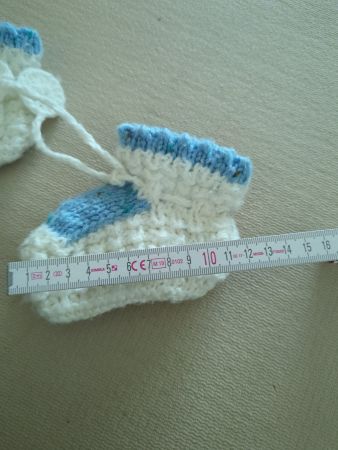 Süsse Babyschuhe gestrickt/guter Zustand