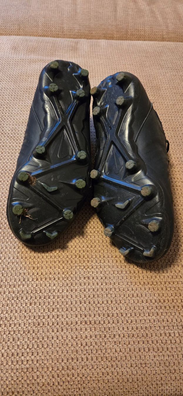 Nike Scarpe da uomo: Fussballschuhe Nike schwarz – Usato da Basel venduto da vicentemarti 2