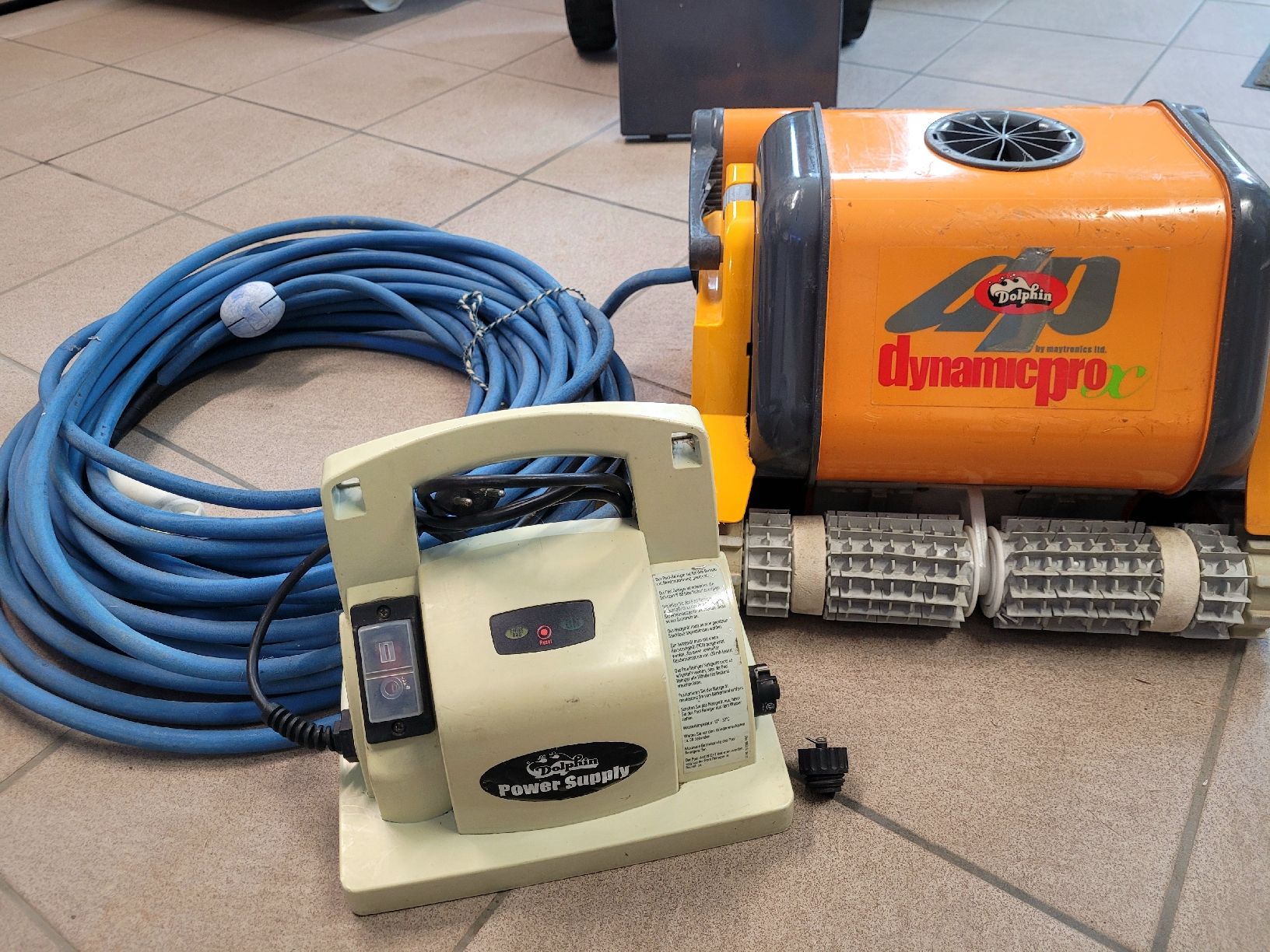Dolphin Accessori per Piscine: Poolroboter Dolphin Dynamic Pro - Ideal für grosse Pools!! – Usato da Russikon venduto da proxilia 1