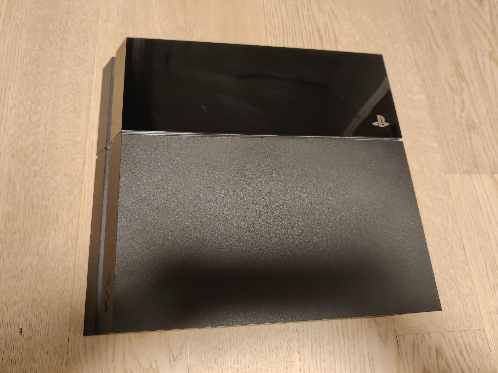 Sony Console: Playstation 4 mit zwei Controller Pal – Usato da Zürich venduto da Marco1981