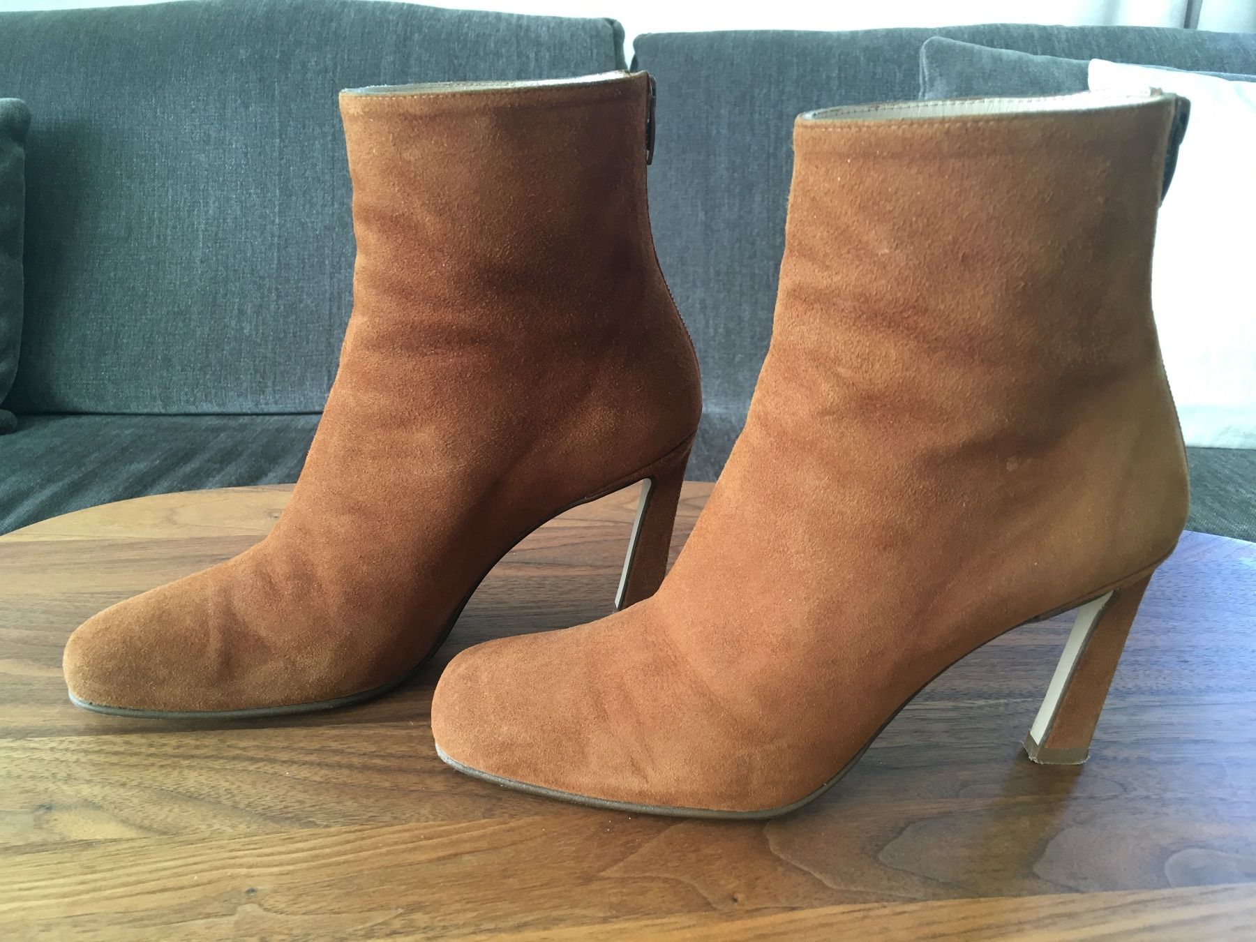 Stuart Weitzman Scarpe da donna: Stiefeletten, Wildleder, Beige, Stuart Weitzman, 9 cm – Usato da Zürich venduto da ancillaschmidhauser 1
