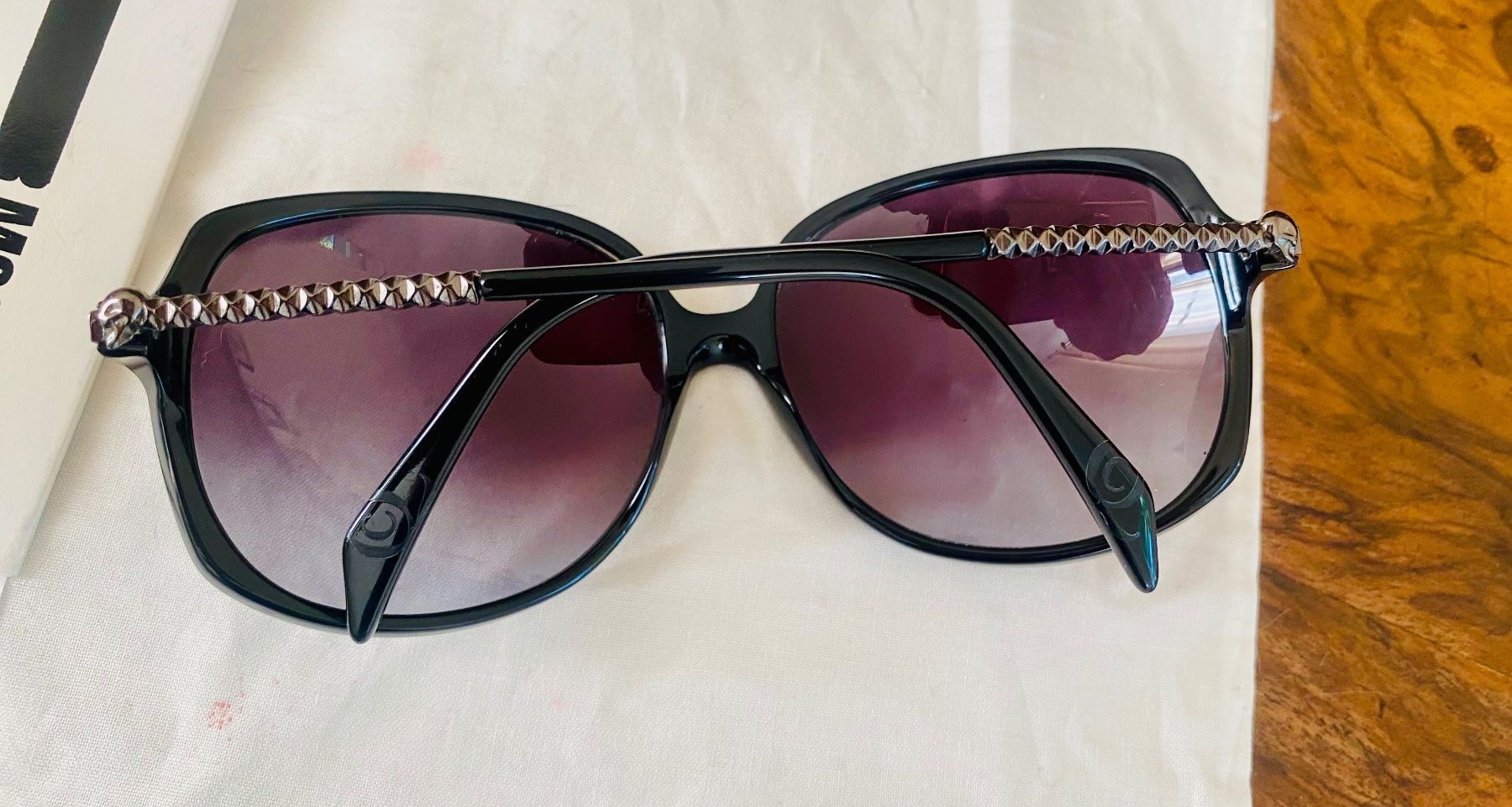 Alexander Mcqueen Brillen & Gläser: Alexander McQueen Skull Sonnenbrille – Gebraucht aus Zürich von Sol65 1