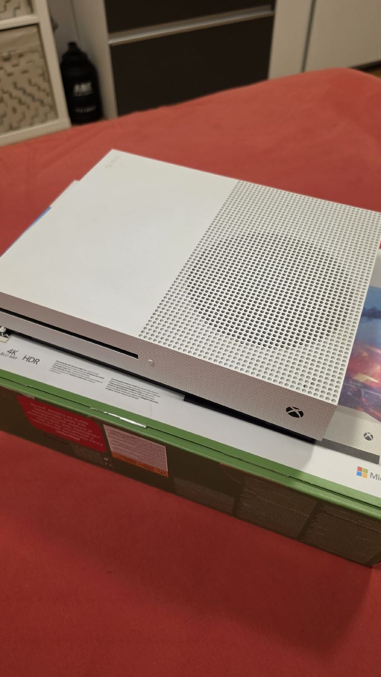 Microsoft Consoles: Xbox one S 1TB – D'occasion à Zug par SZC. 1