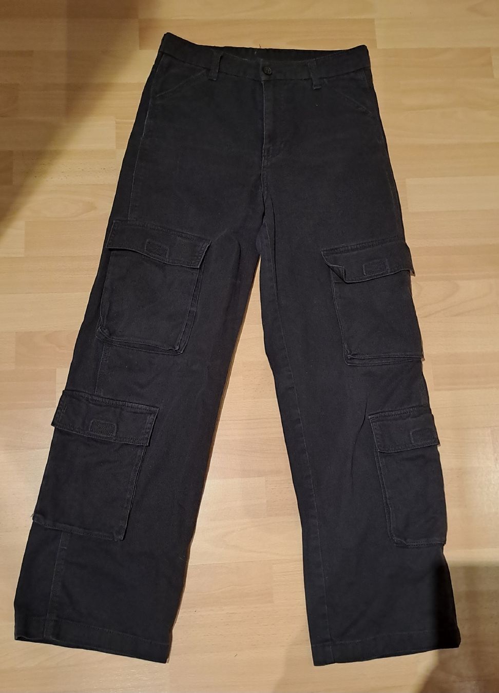 H&M Jeans: H&M Cargo Hose Damen gr. 36 – Nuovo (secondo la descrizione) da Rothenburg venduto da 123odermatt