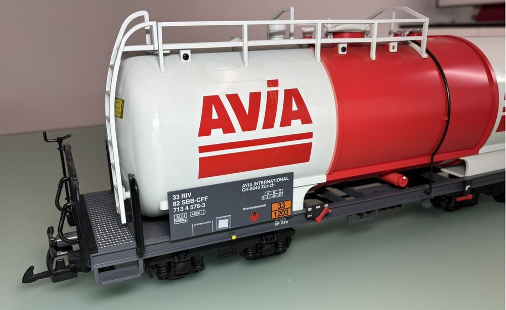 Arnold – Lot De 2 Wagons-citernes AVIA SNEF – Échelle HO – Modélisme Ferroviaire – Neuf Sous Boîte