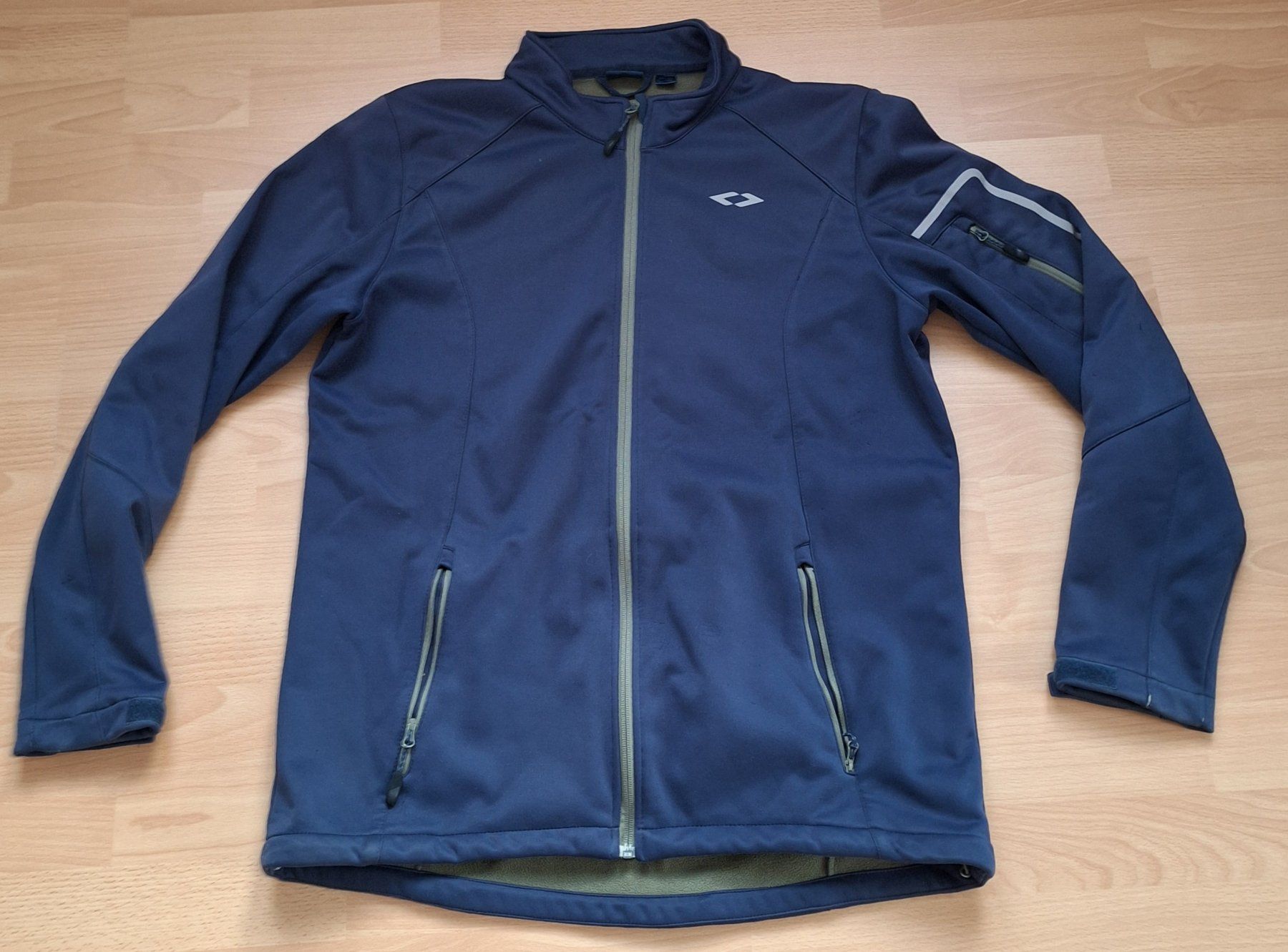 Giacche: Softshell Jacke dunkelblau mit Reissverschluss – Usato da Wettingen venduto da Egro2